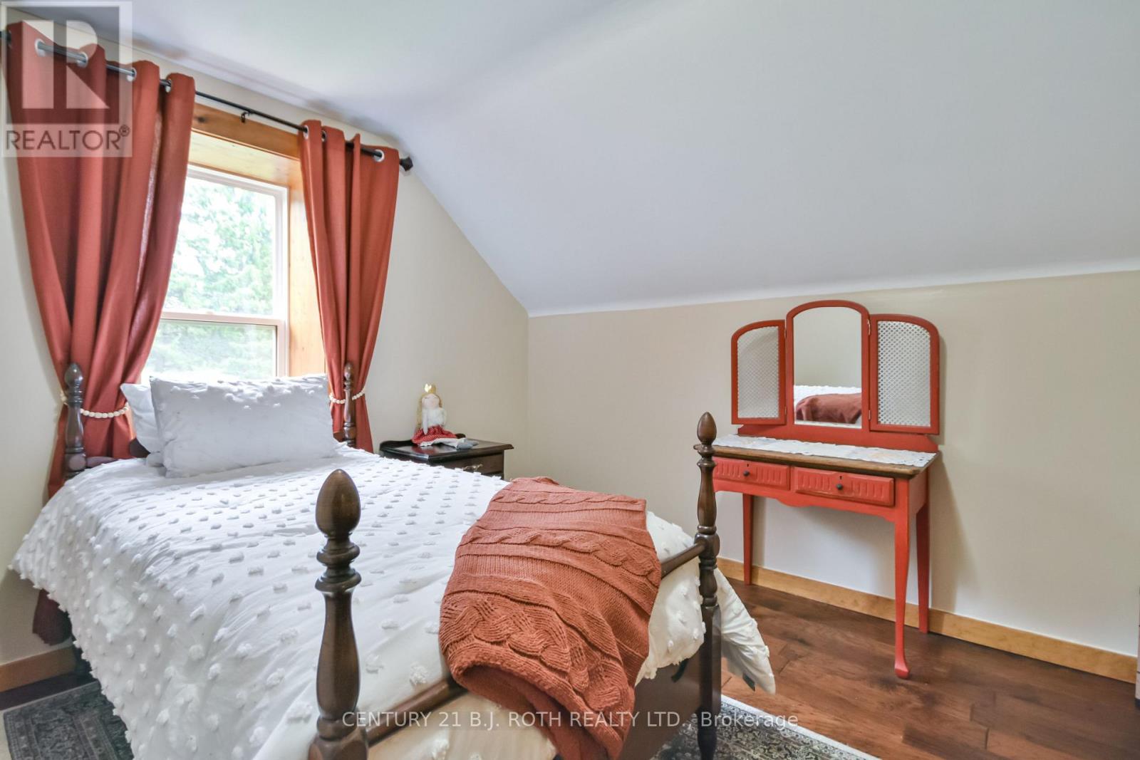 Photo 10 of 8726 9th Line, Essa ON