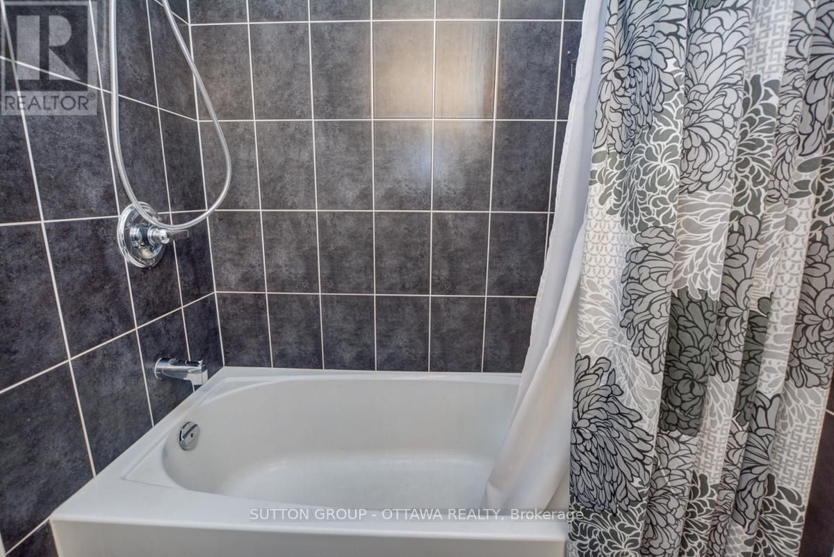 Photo 35 of 408 Sadar Private, Ottawa ON