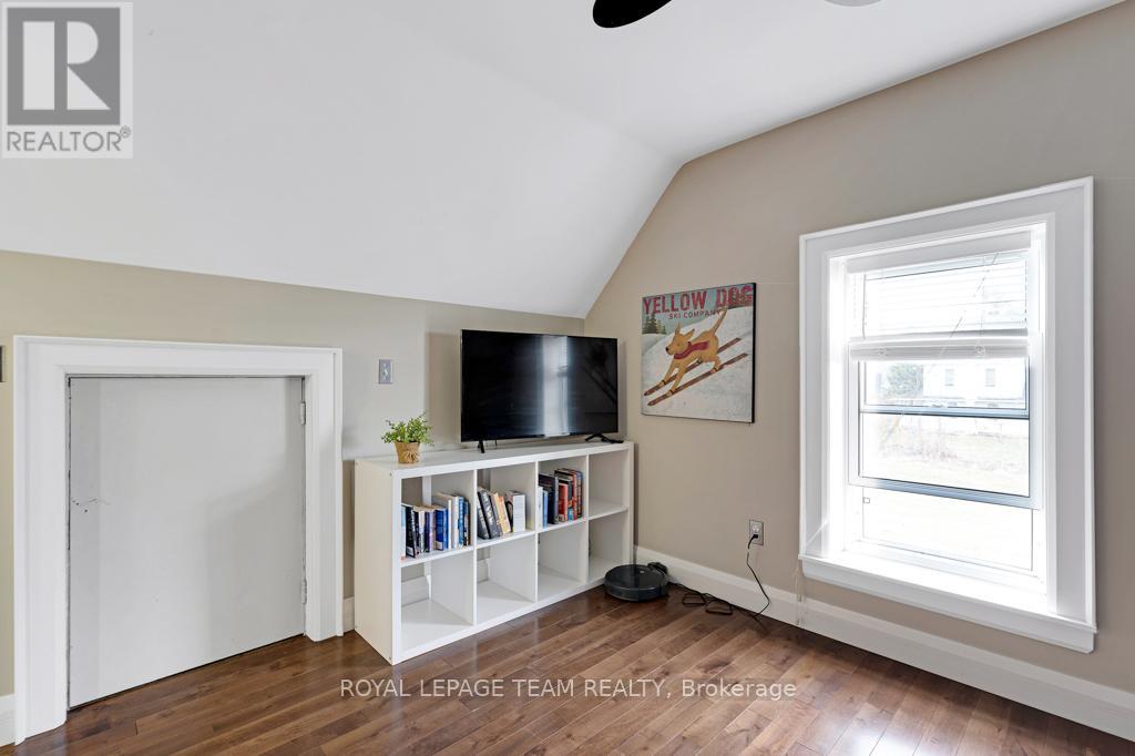 Photo 17 of 52 Main Street, Merrickvillewolford ON