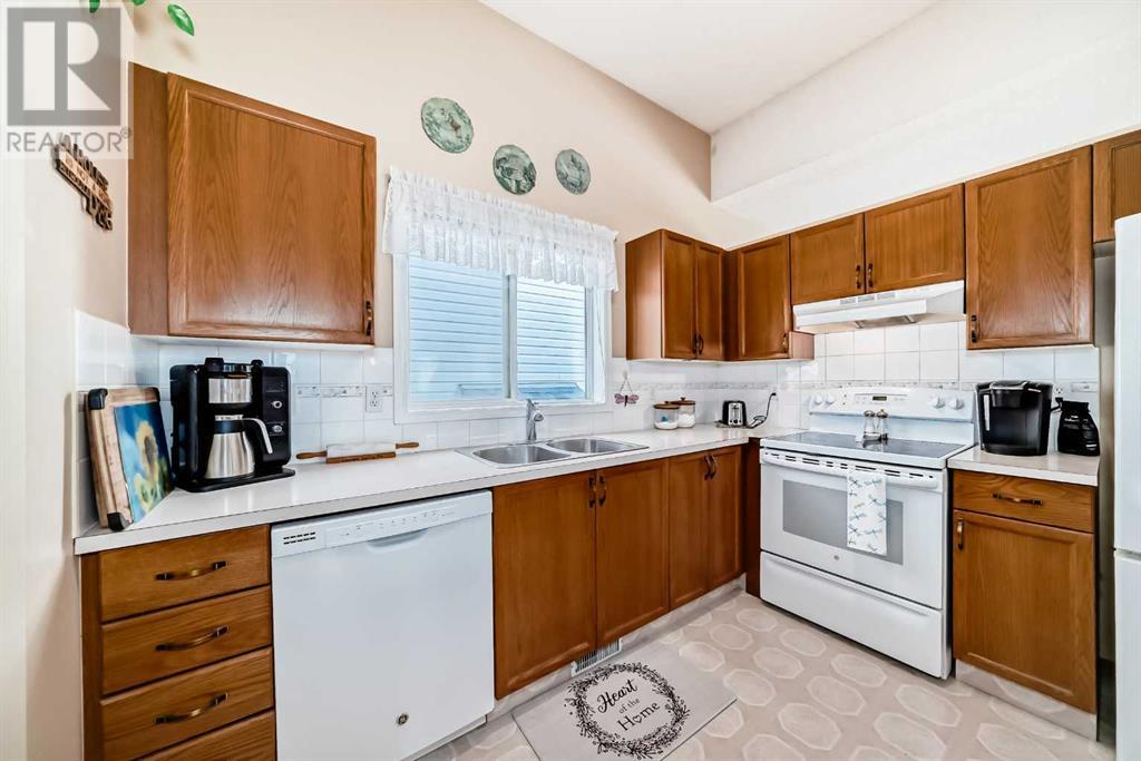 Single Family House 4 Level for Sale in  Hidden Way NW Hidden Valley Calgary 