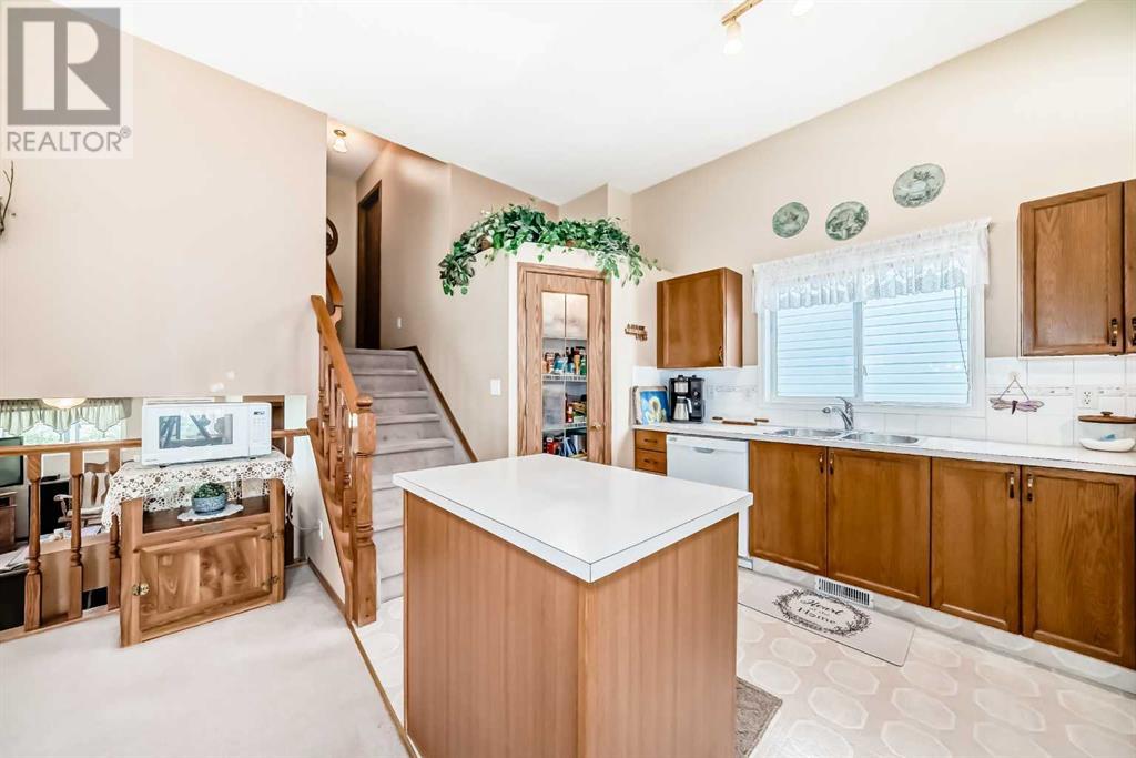 Single Family House 4 Level for Sale in  Hidden Way NW Hidden Valley Calgary 