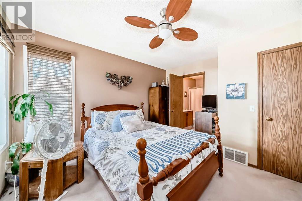 Single Family House 4 Level for Sale in  Hidden Way NW Hidden Valley Calgary 