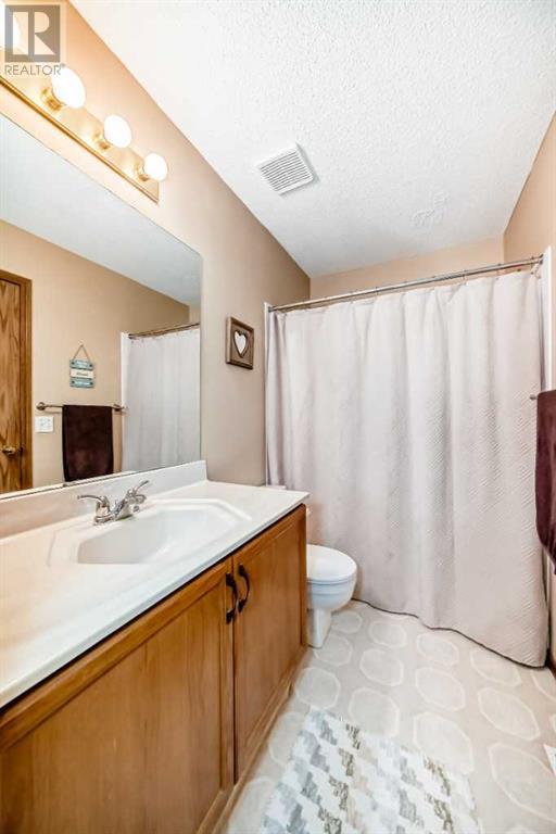 Single Family House 4 Level for Sale in  Hidden Way NW Hidden Valley Calgary 