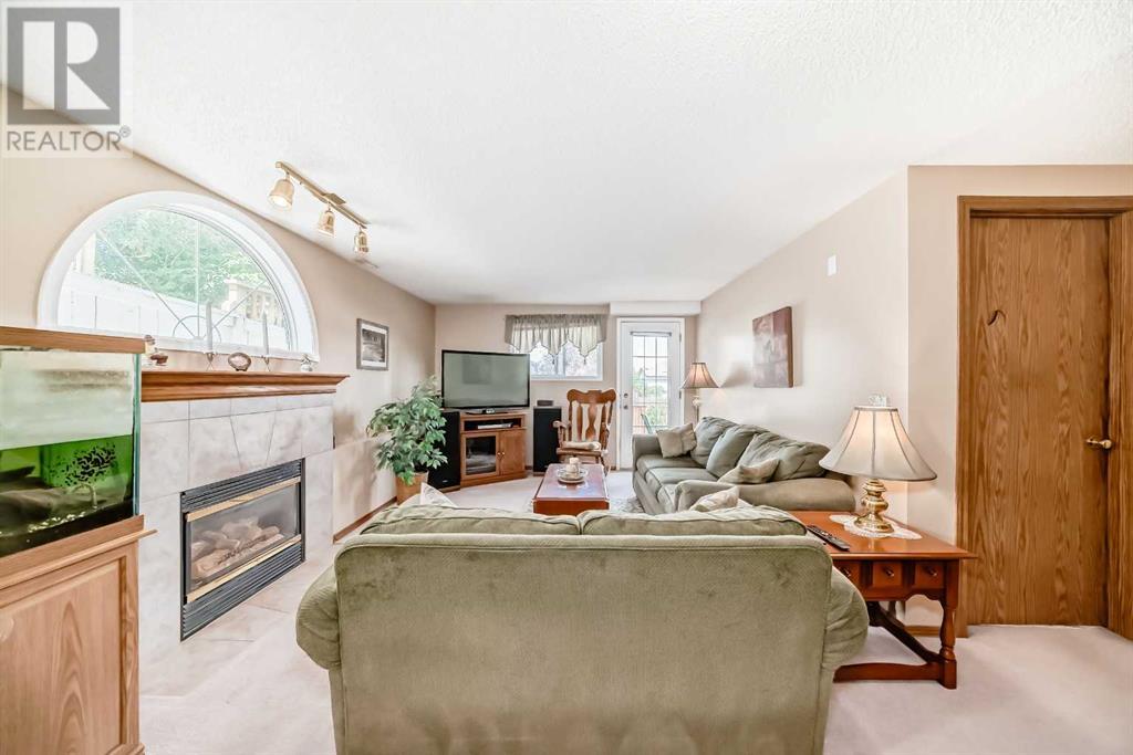 Single Family House 4 Level for Sale in  Hidden Way NW Hidden Valley Calgary 