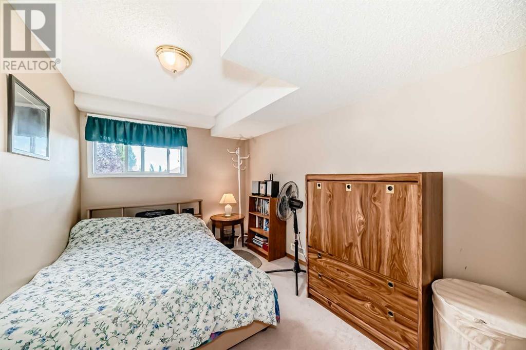 76 Hidden Way NW, Calgary, Alberta