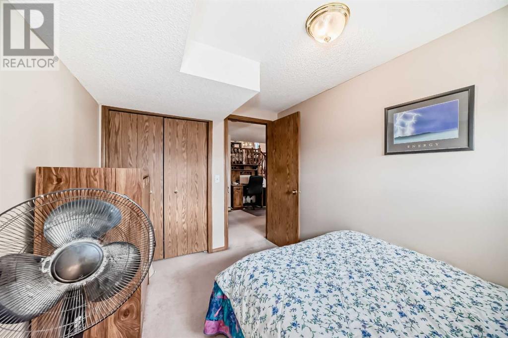 Single Family House 4 Level for Sale in  Hidden Way NW Hidden Valley Calgary 