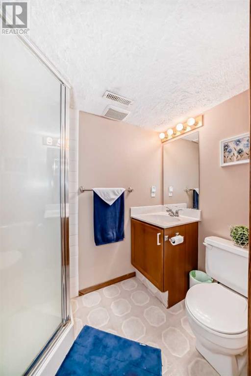 Single Family House 4 Level for Sale in  Hidden Way NW Hidden Valley Calgary 