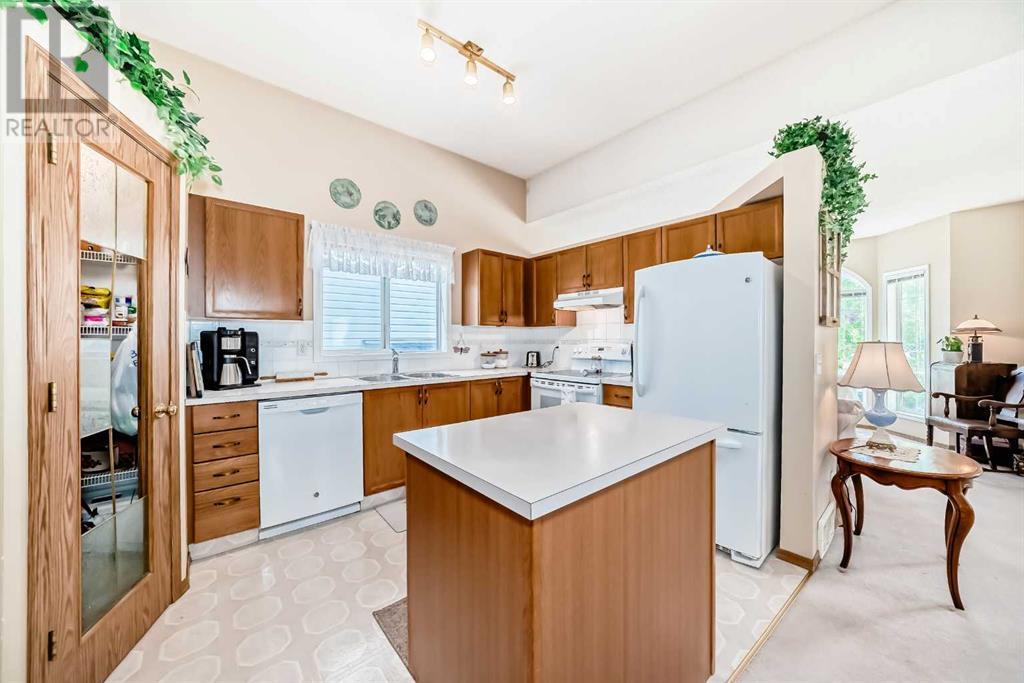 Single Family House 4 Level for Sale in  Hidden Way NW Hidden Valley Calgary 