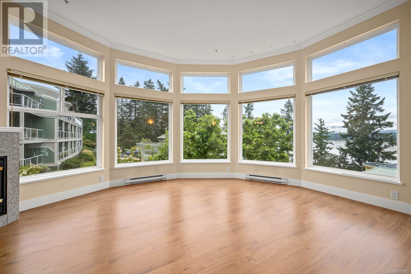 412 2275 Comox Ave, Comox
