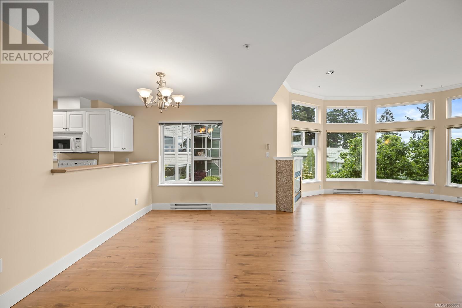 412 2275 Comox Ave, Comox