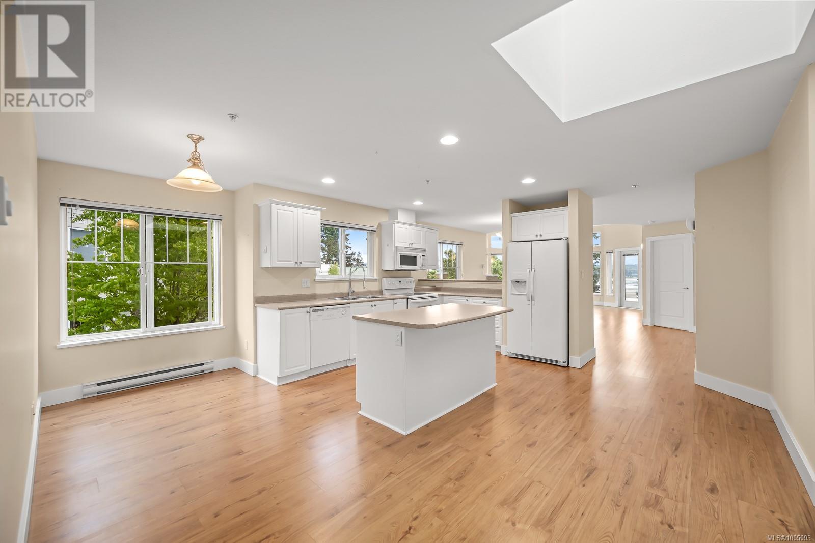 412 2275 Comox Ave, Comox