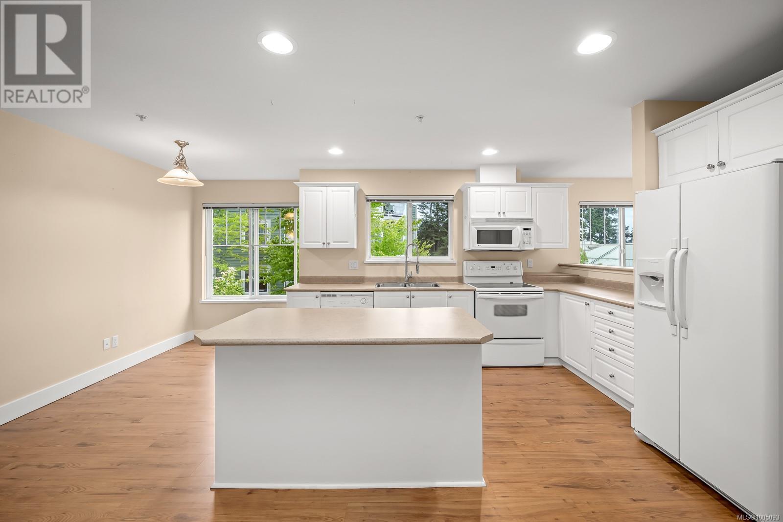 412 2275 Comox Ave, Comox