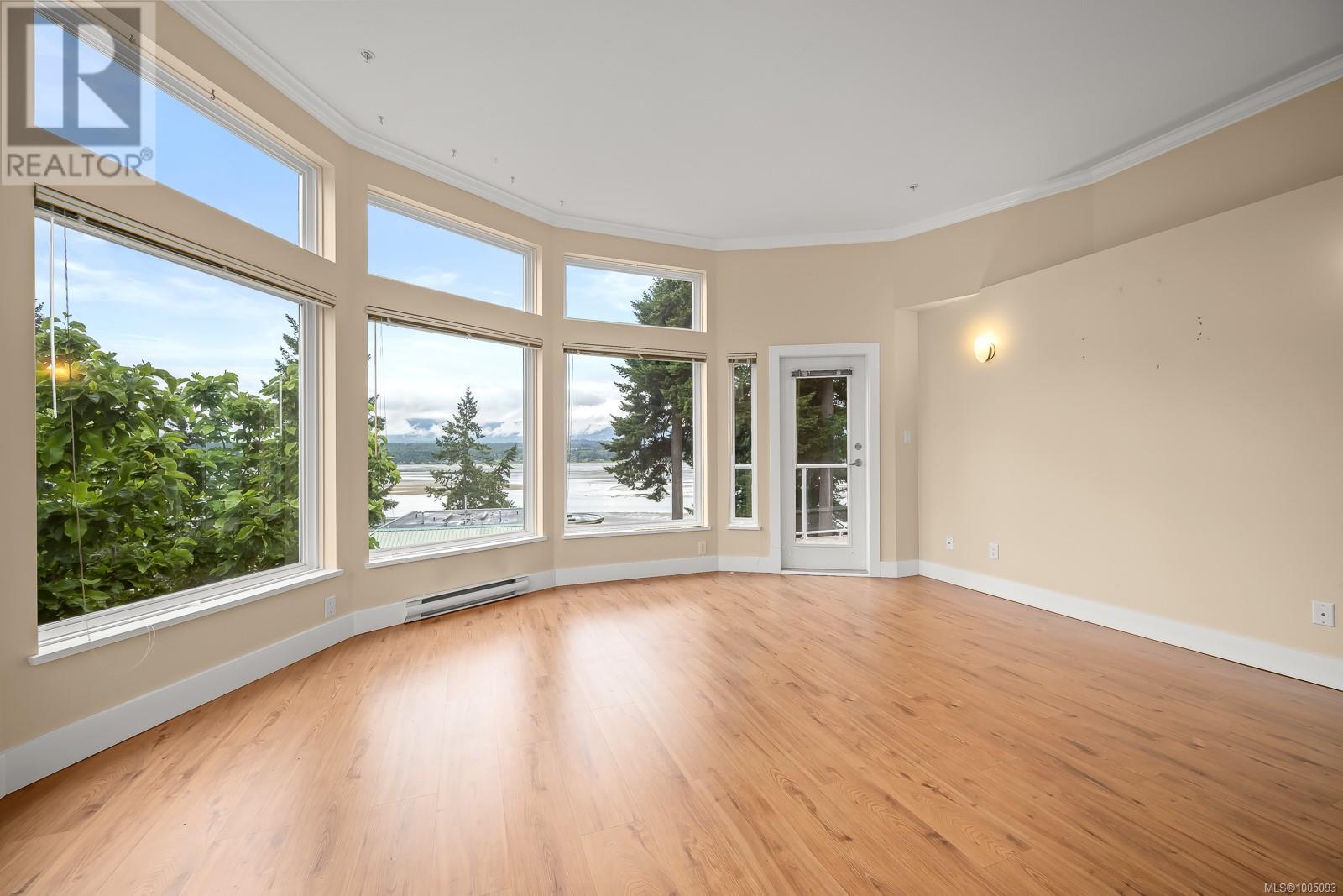412 2275 Comox Ave, Comox