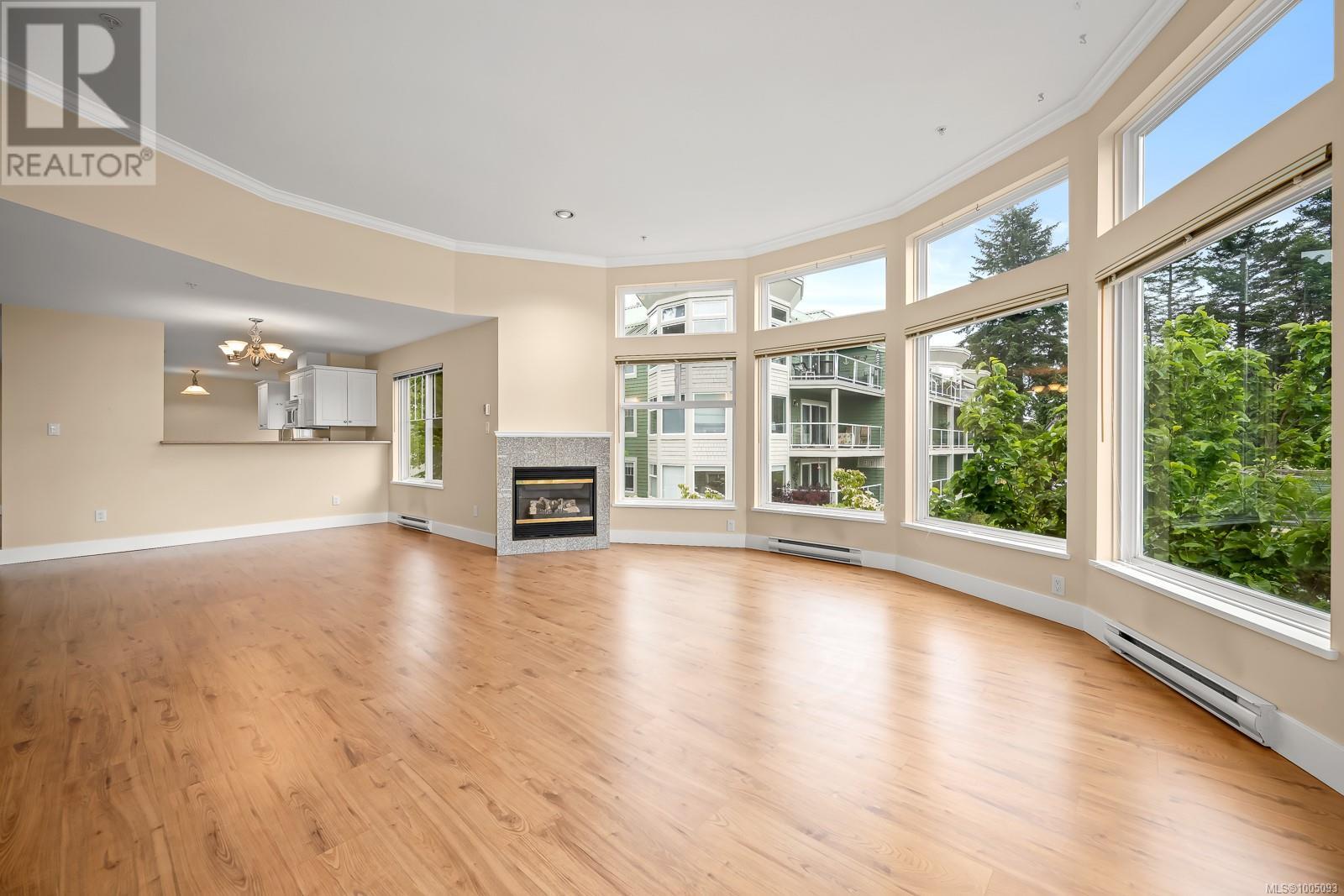 412 2275 Comox Ave, Comox