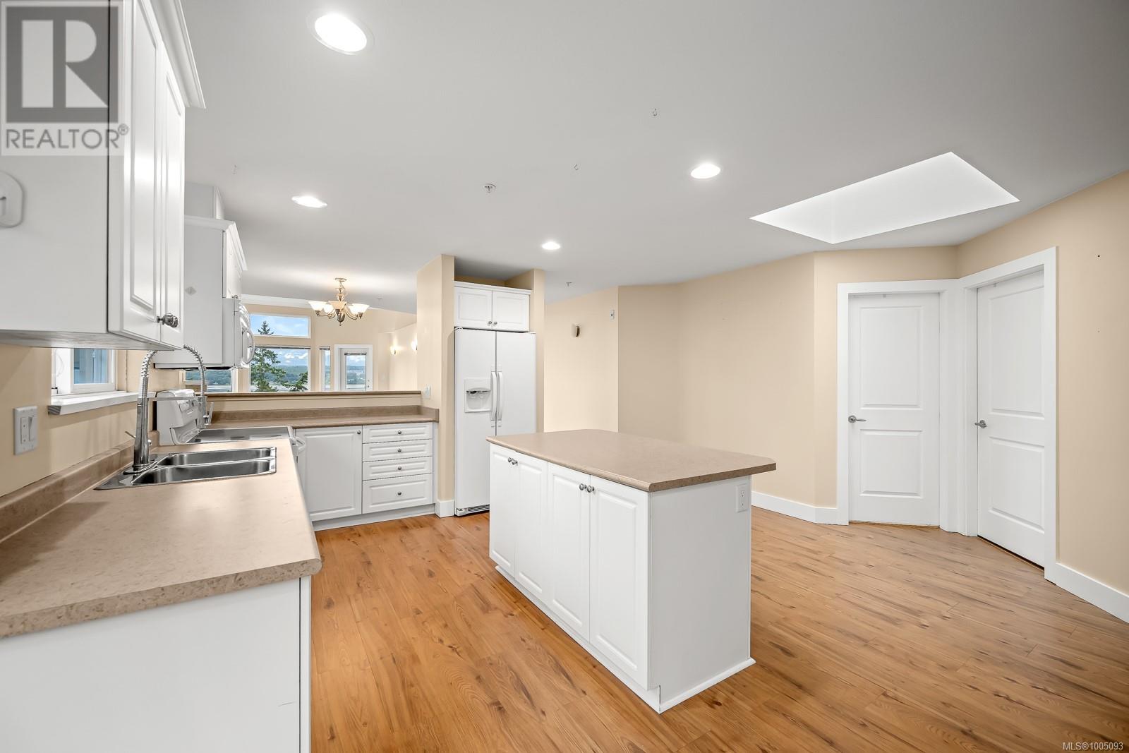 412 2275 Comox Ave, Comox