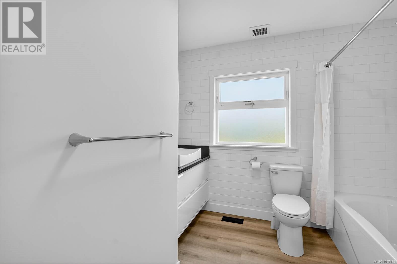 Photo 11 of 4557 Morton St, Port Alberni BC