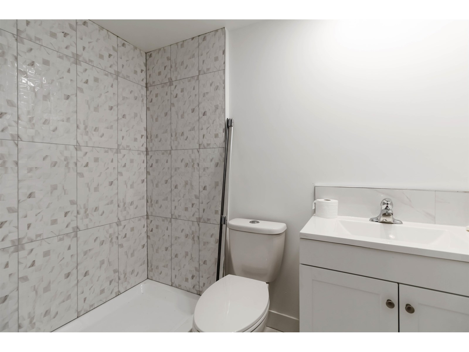 Photo 11 of 32500 Emerald Avenue, Abbotsford BC