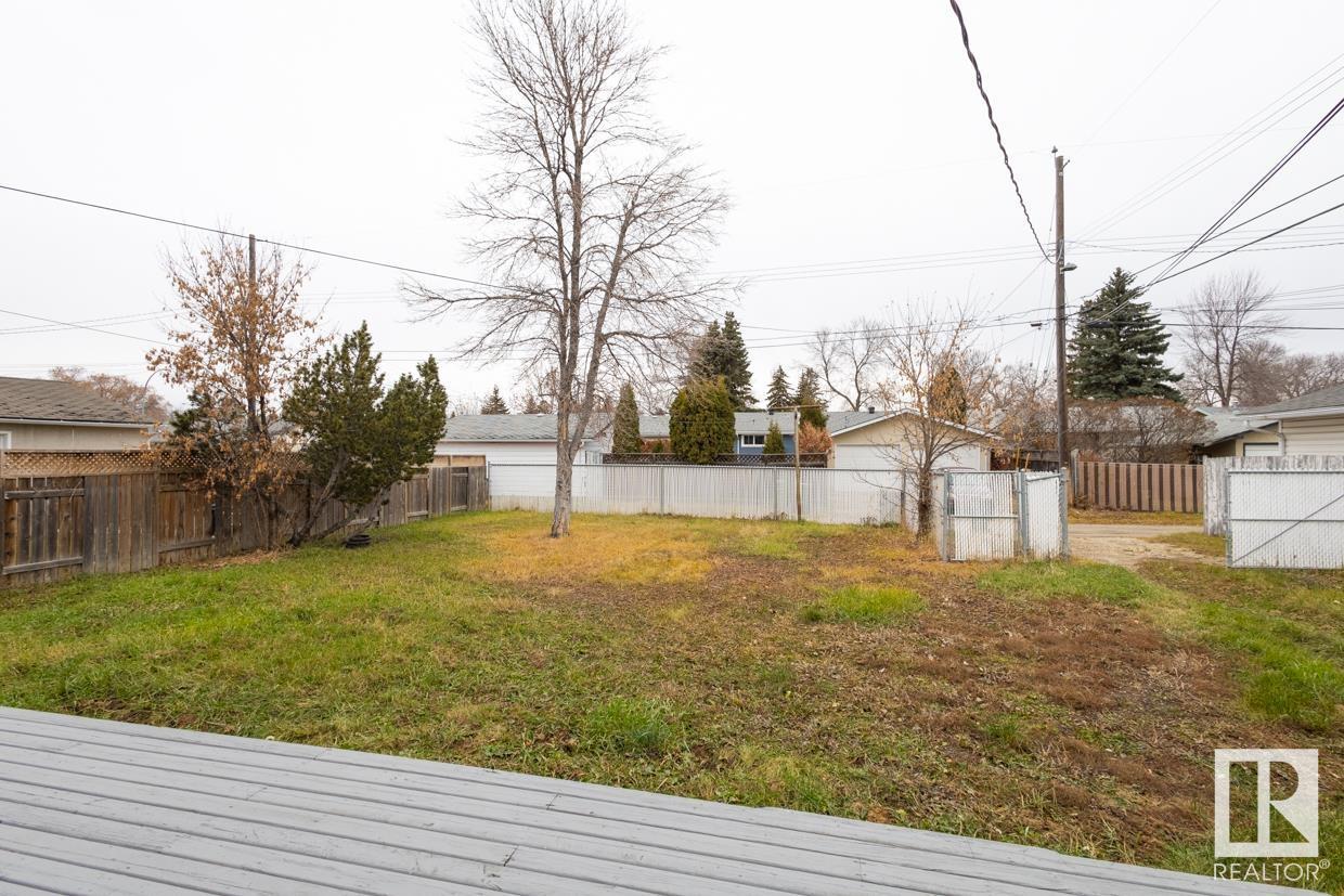 Photo 3 of 16110 82 Av Nw, Edmonton AB