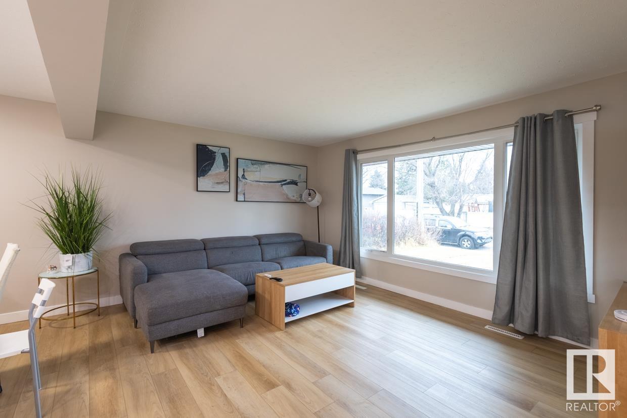 Photo 7 of 16110 82 Av Nw, Edmonton AB