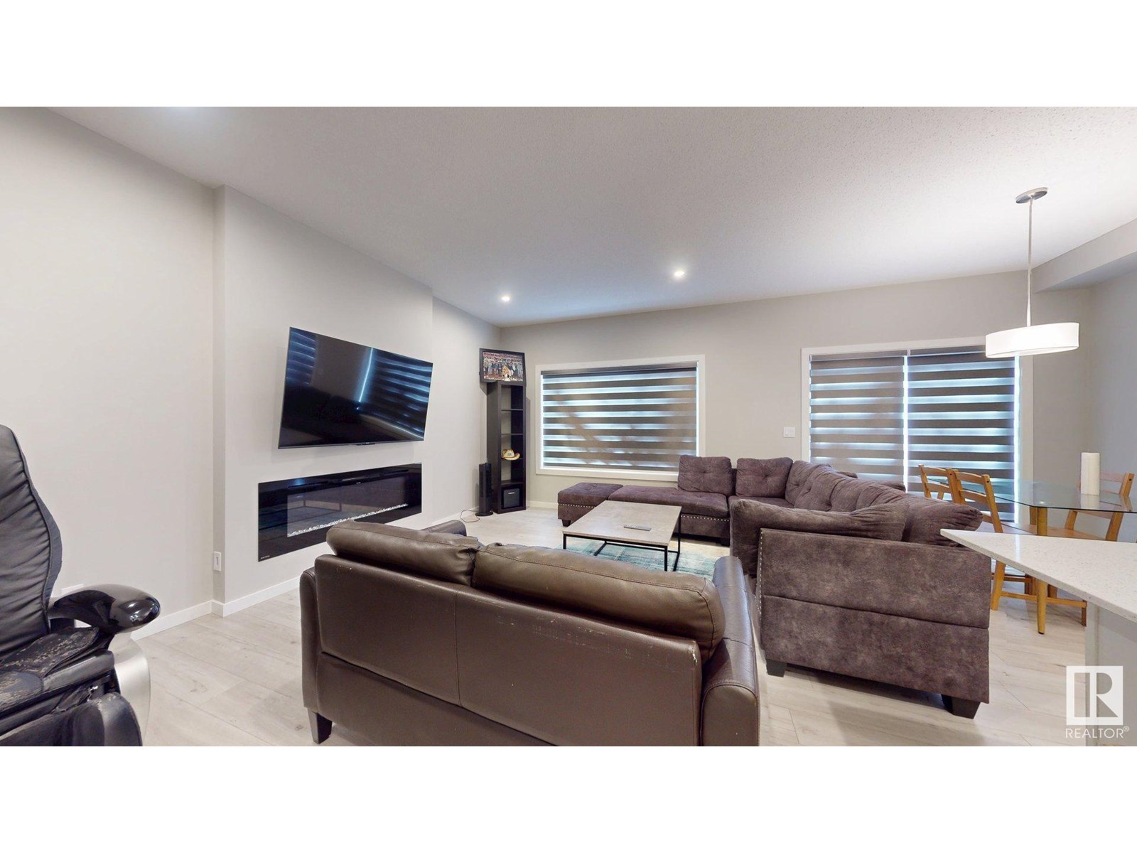Photo 10 of 607 31 Av Nw, Edmonton AB