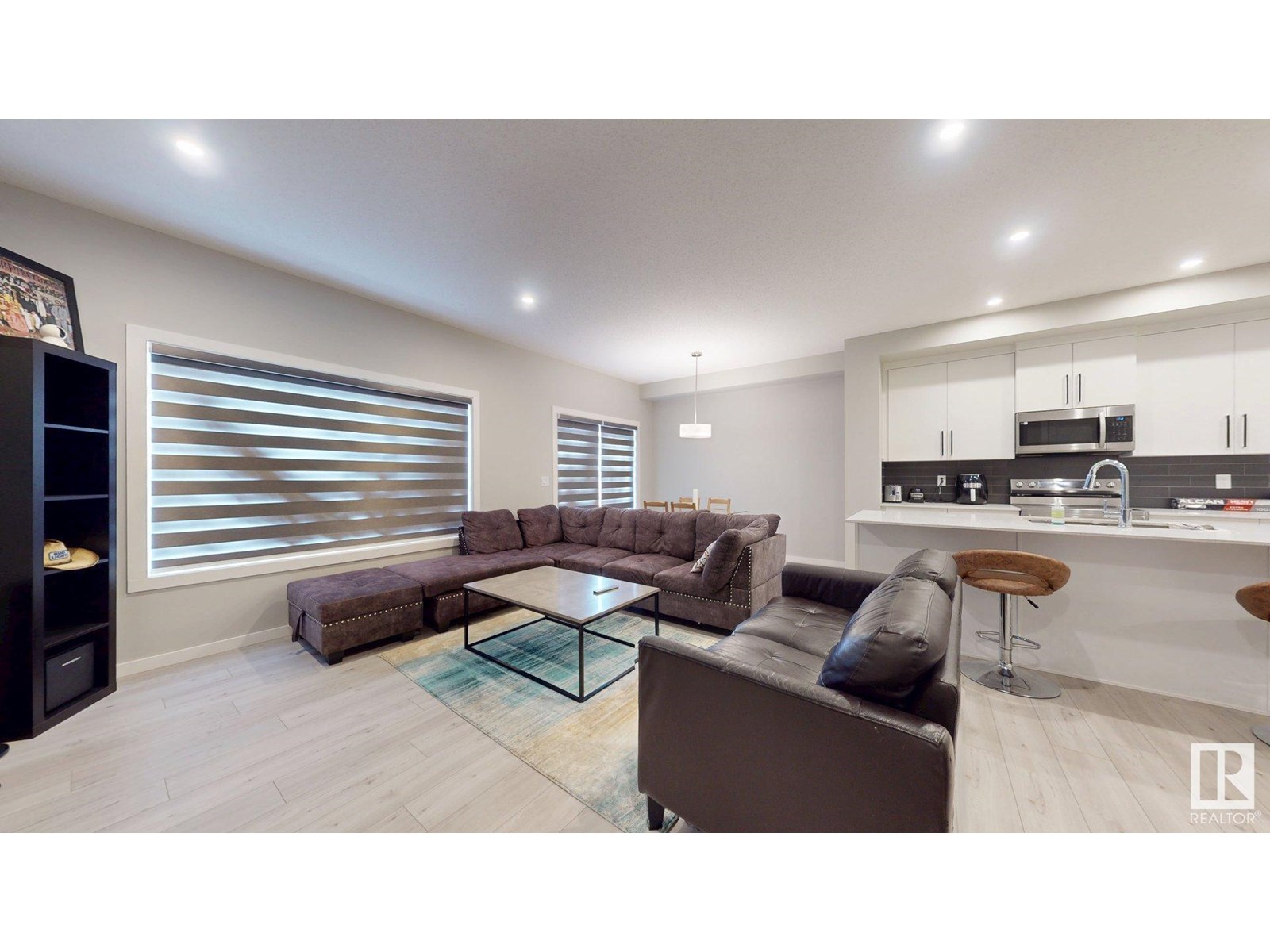 Photo 7 of 607 31 Av Nw, Edmonton AB