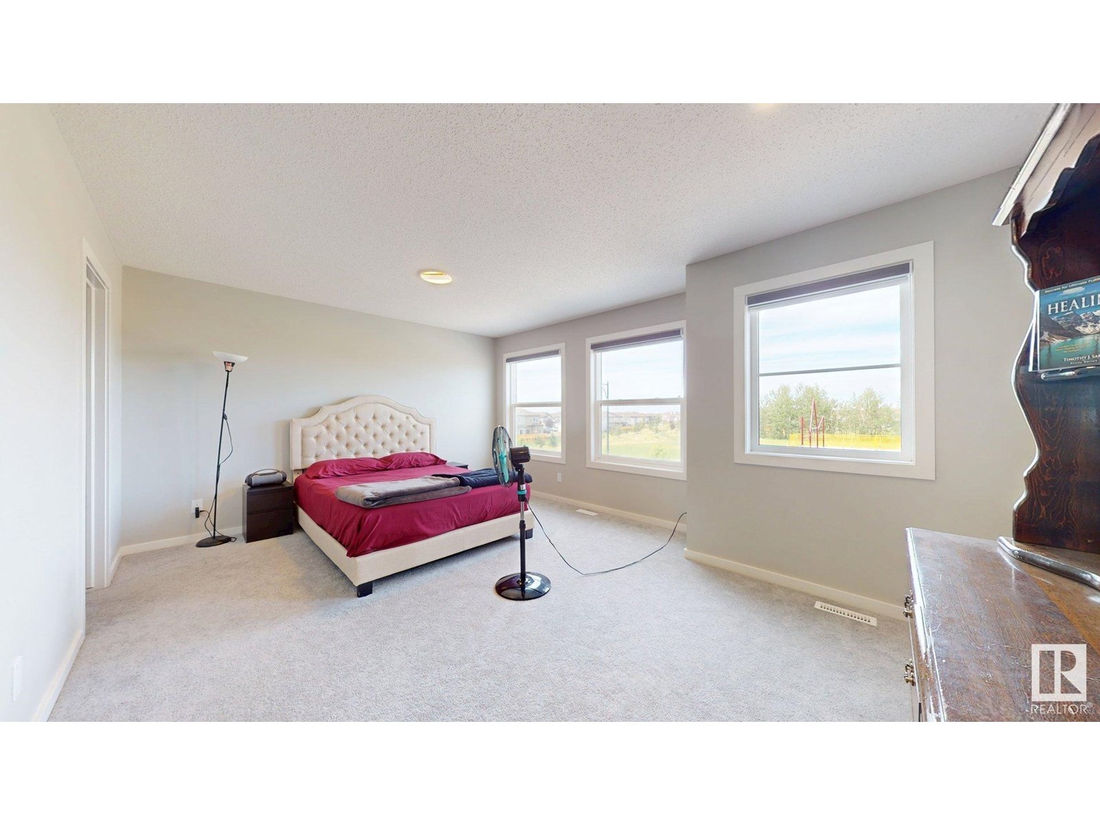 Photo 4 of 607 31 Av Nw, Edmonton AB