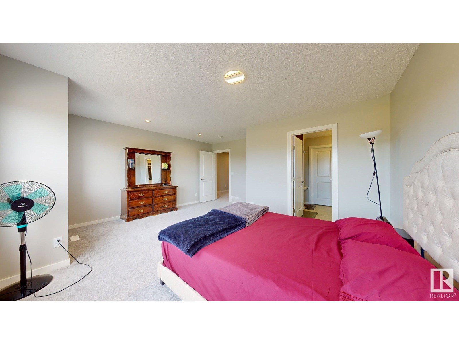 Photo 14 of 607 31 Av Nw, Edmonton AB