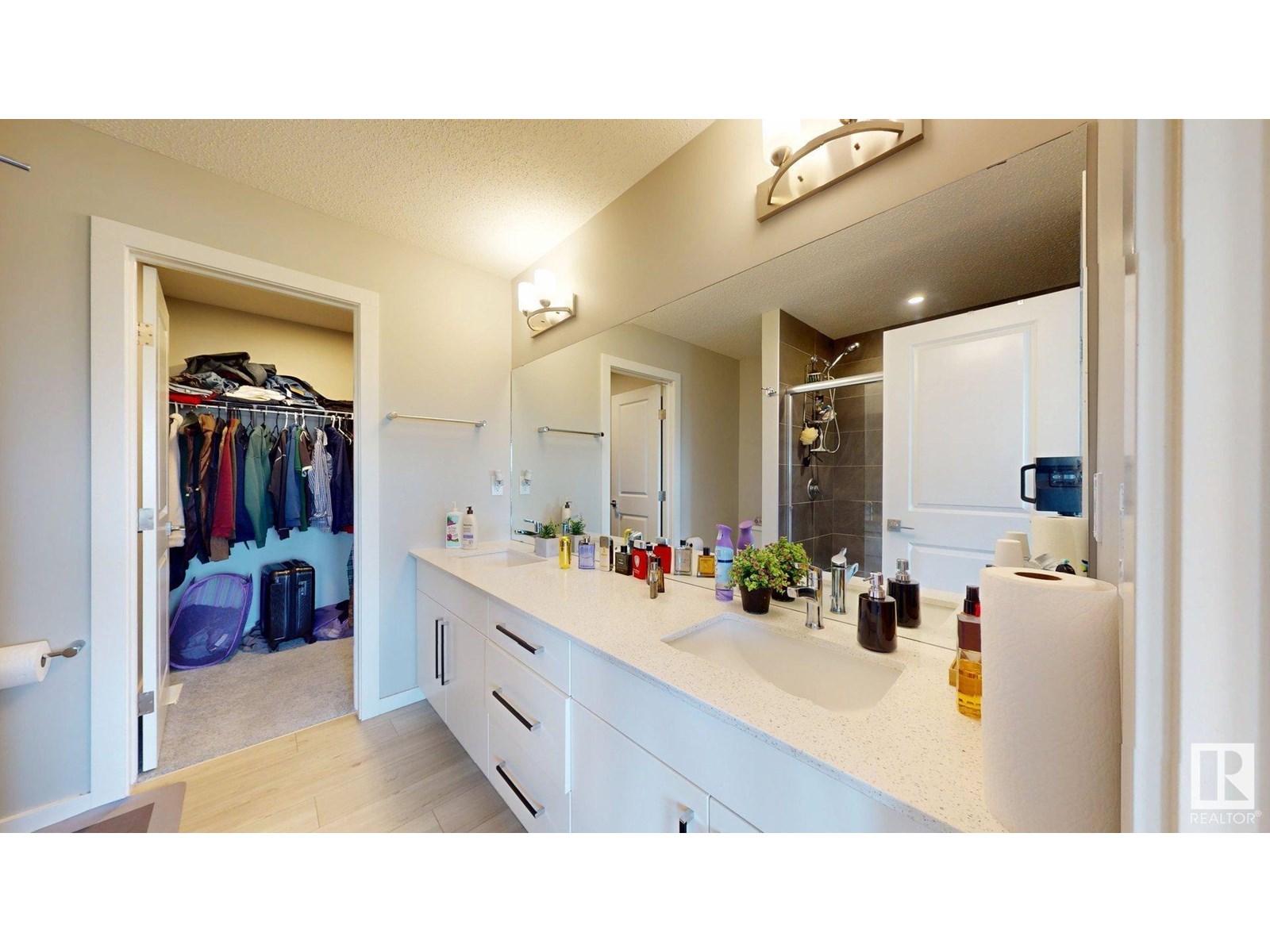 Photo 3 of 607 31 Av Nw, Edmonton AB