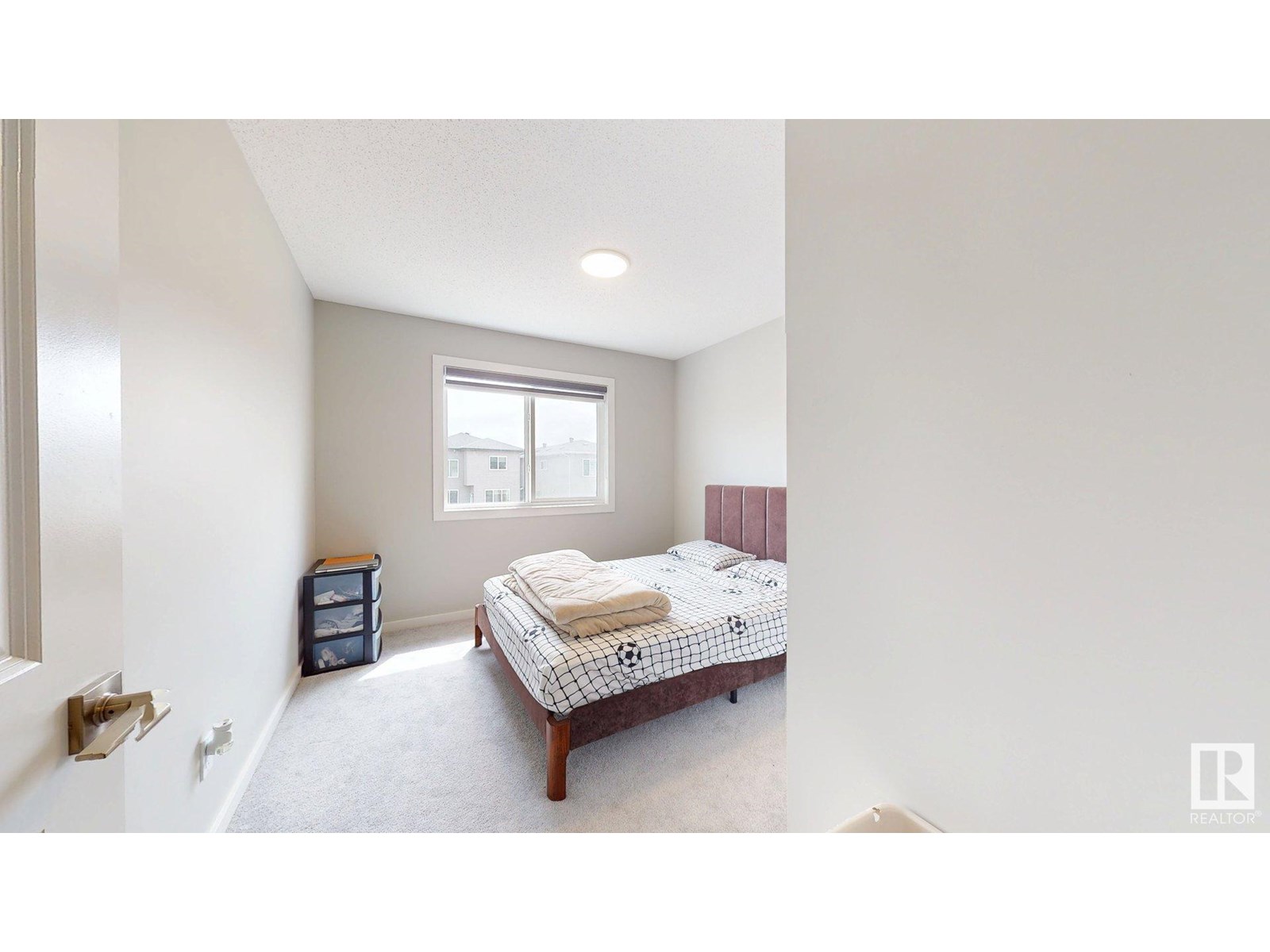 Photo 8 of 607 31 Av Nw, Edmonton AB