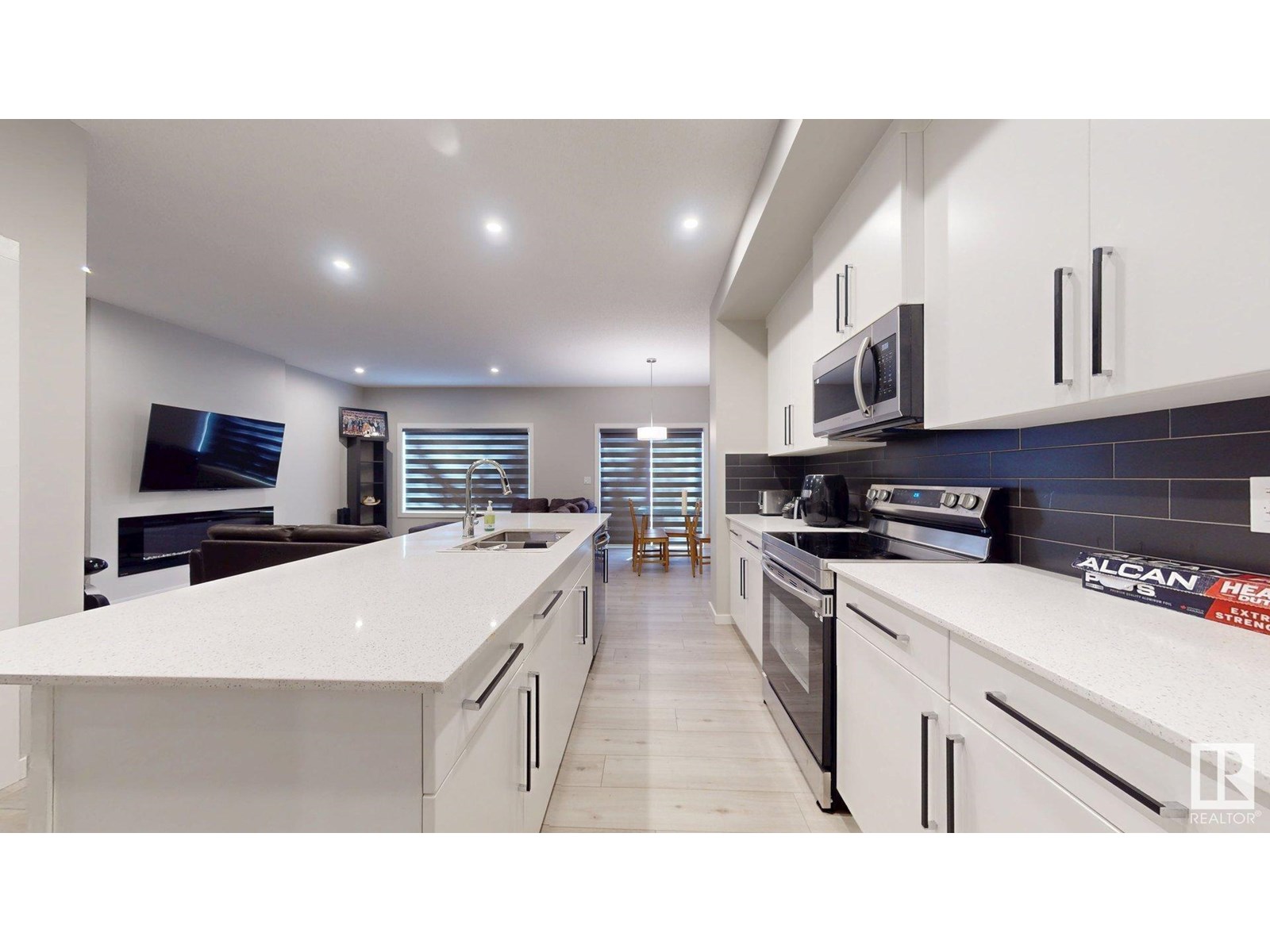 Photo 15 of 607 31 Av Nw, Edmonton AB