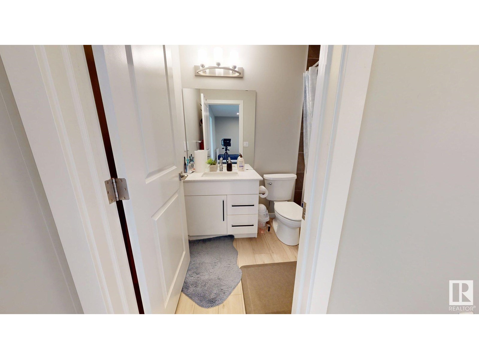 Photo 33 of 607 31 Av Nw, Edmonton AB