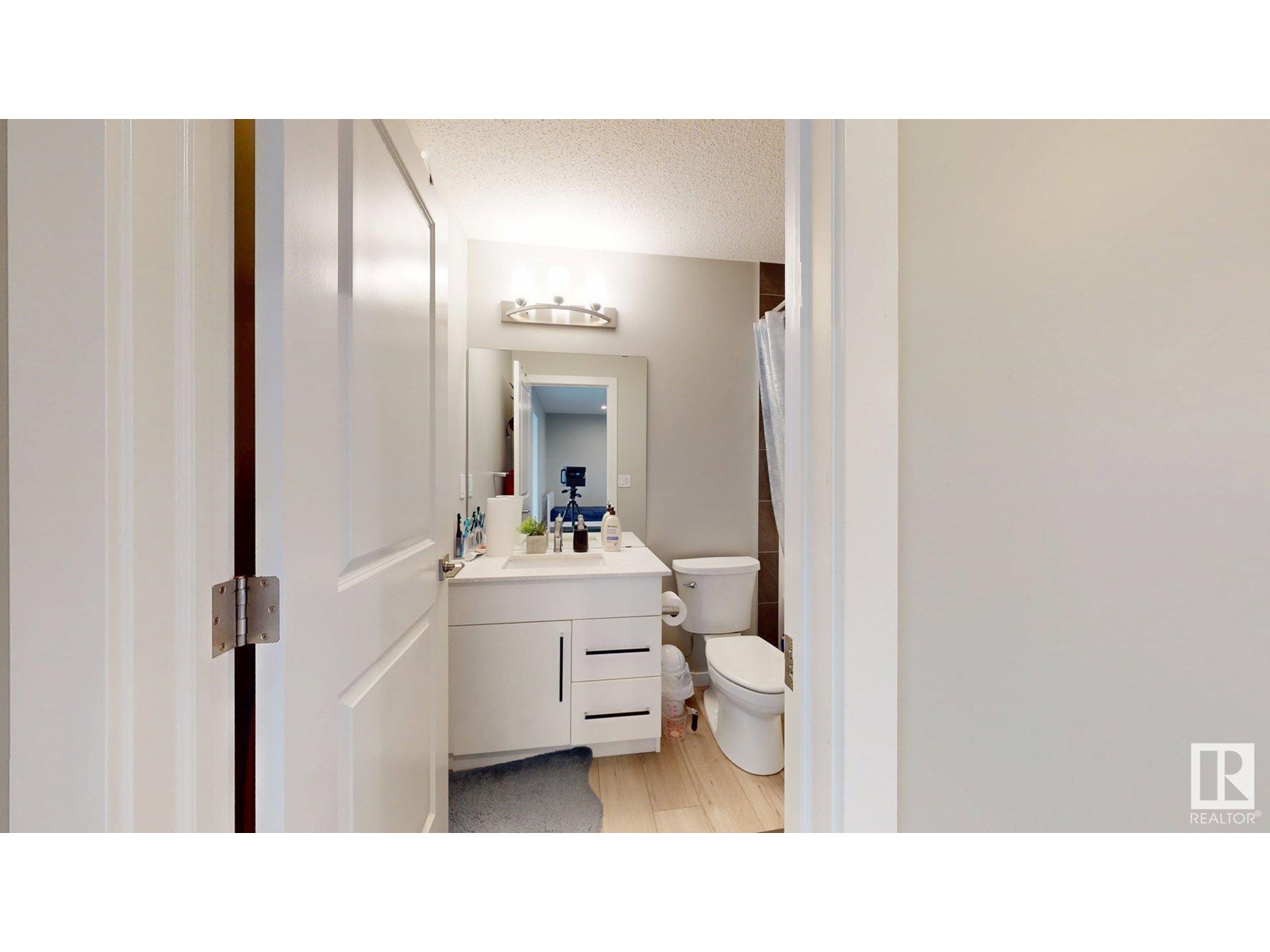 Photo 6 of 607 31 Av Nw, Edmonton AB