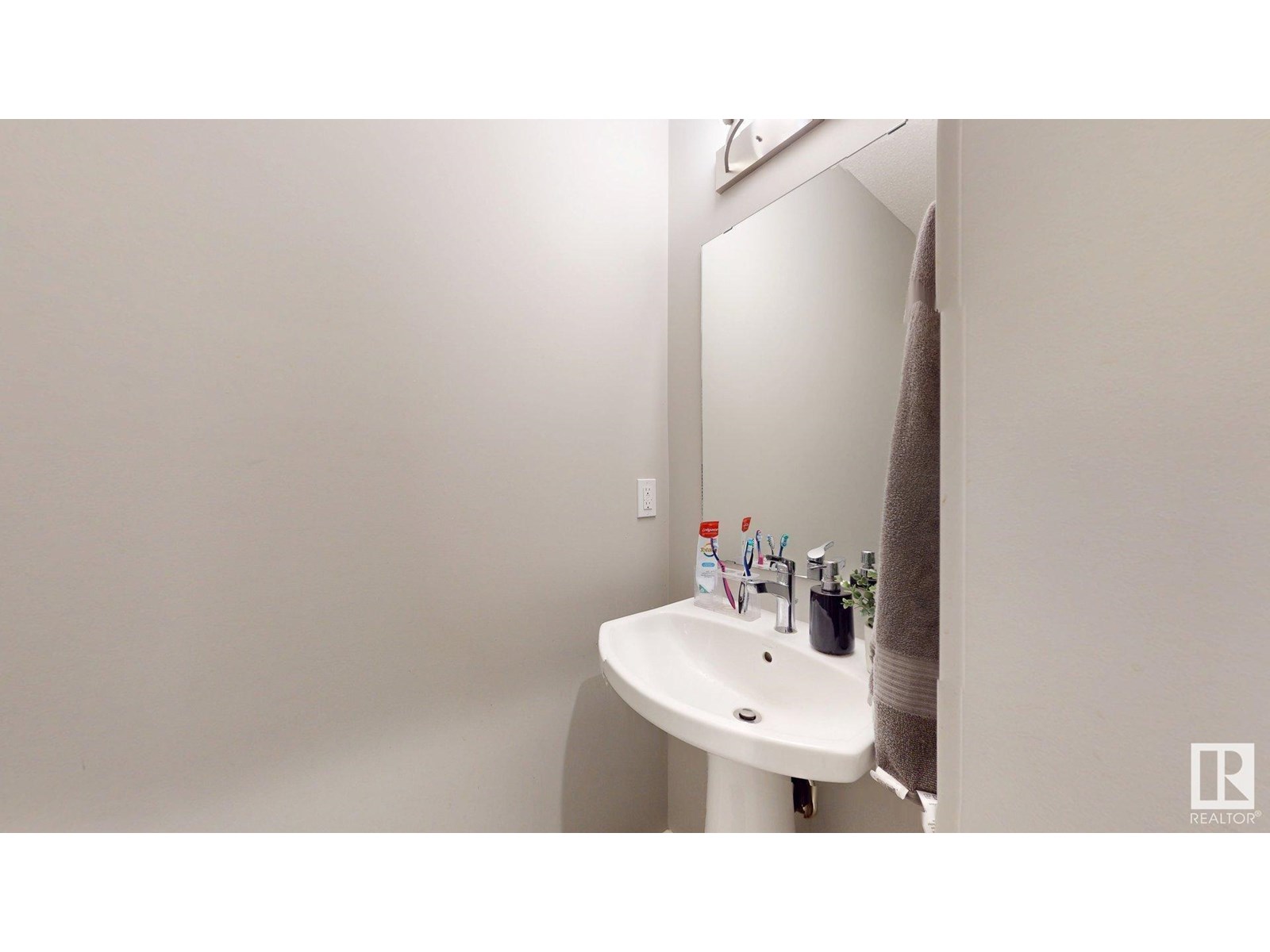 Photo 27 of 607 31 Av Nw, Edmonton AB