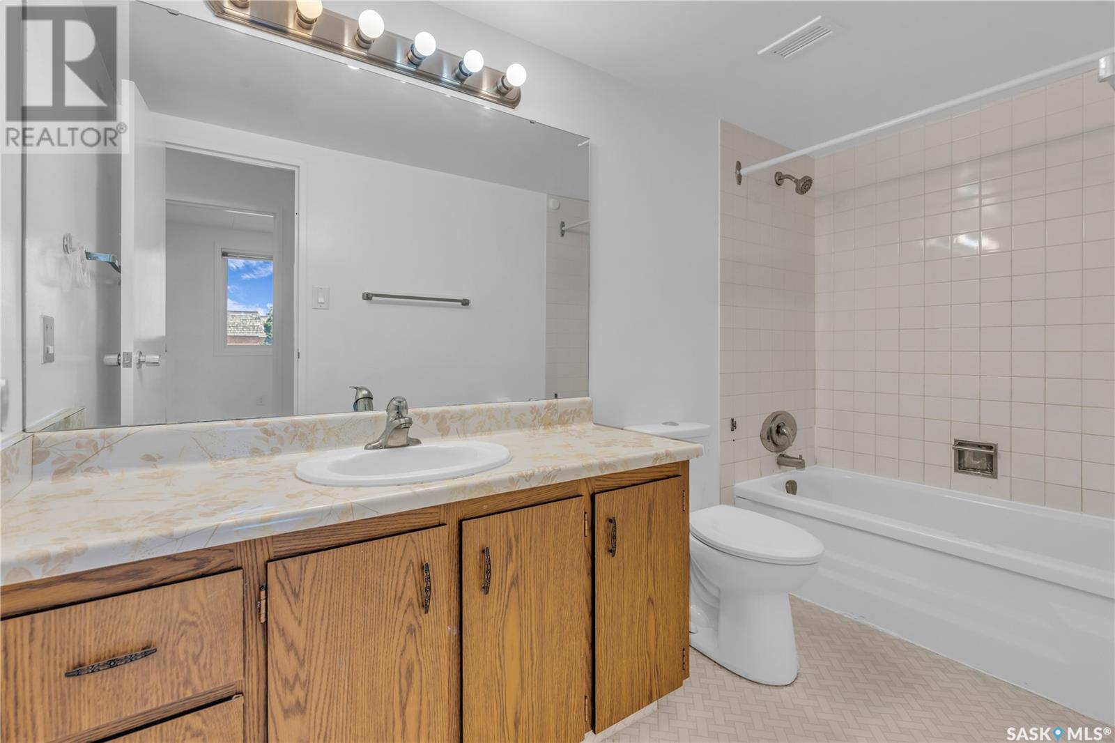 Single Family House High rise for Sale in   Gordon ROAD Regina 