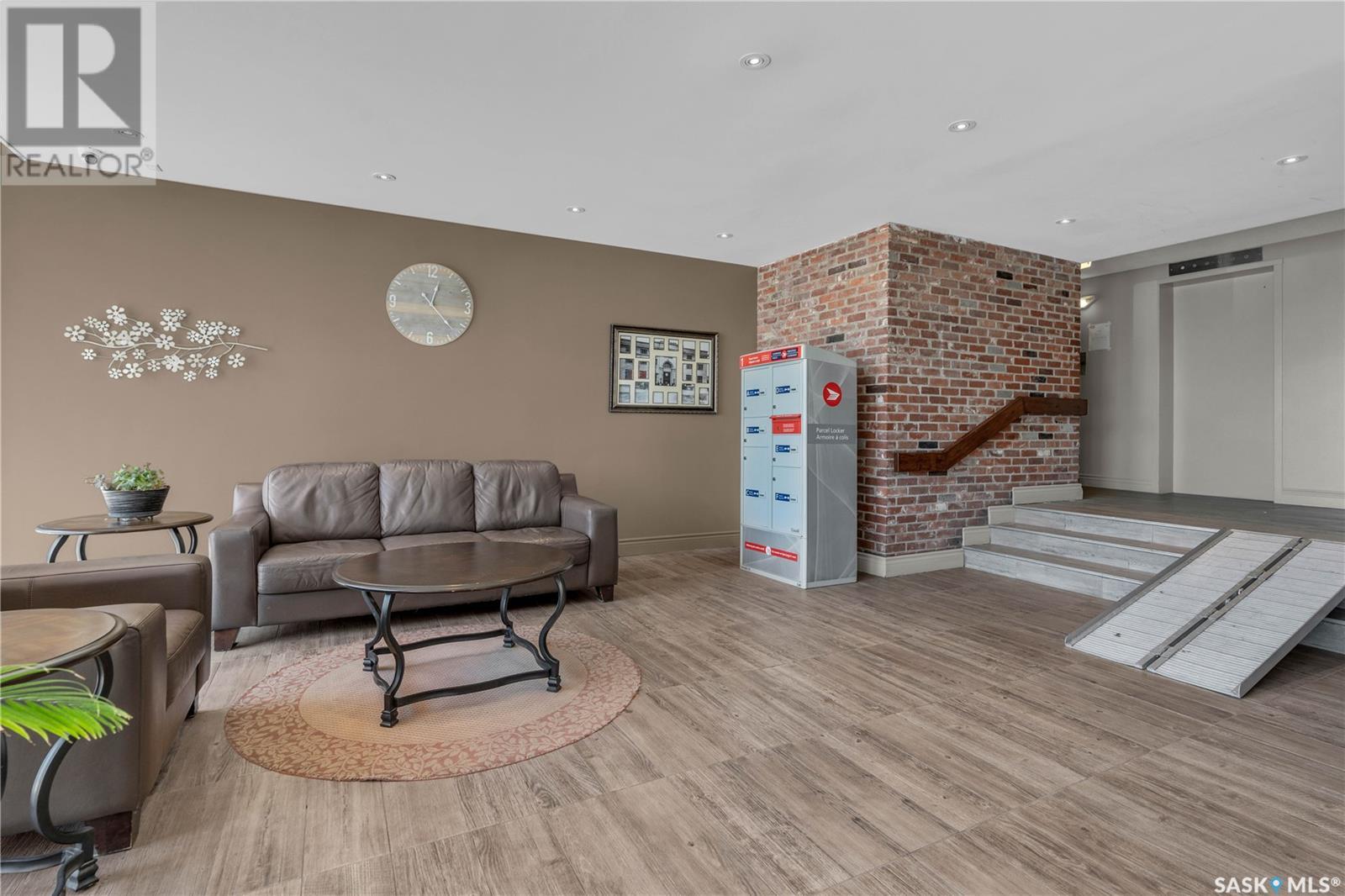 Single Family House High rise for Sale in   Gordon ROAD Regina 