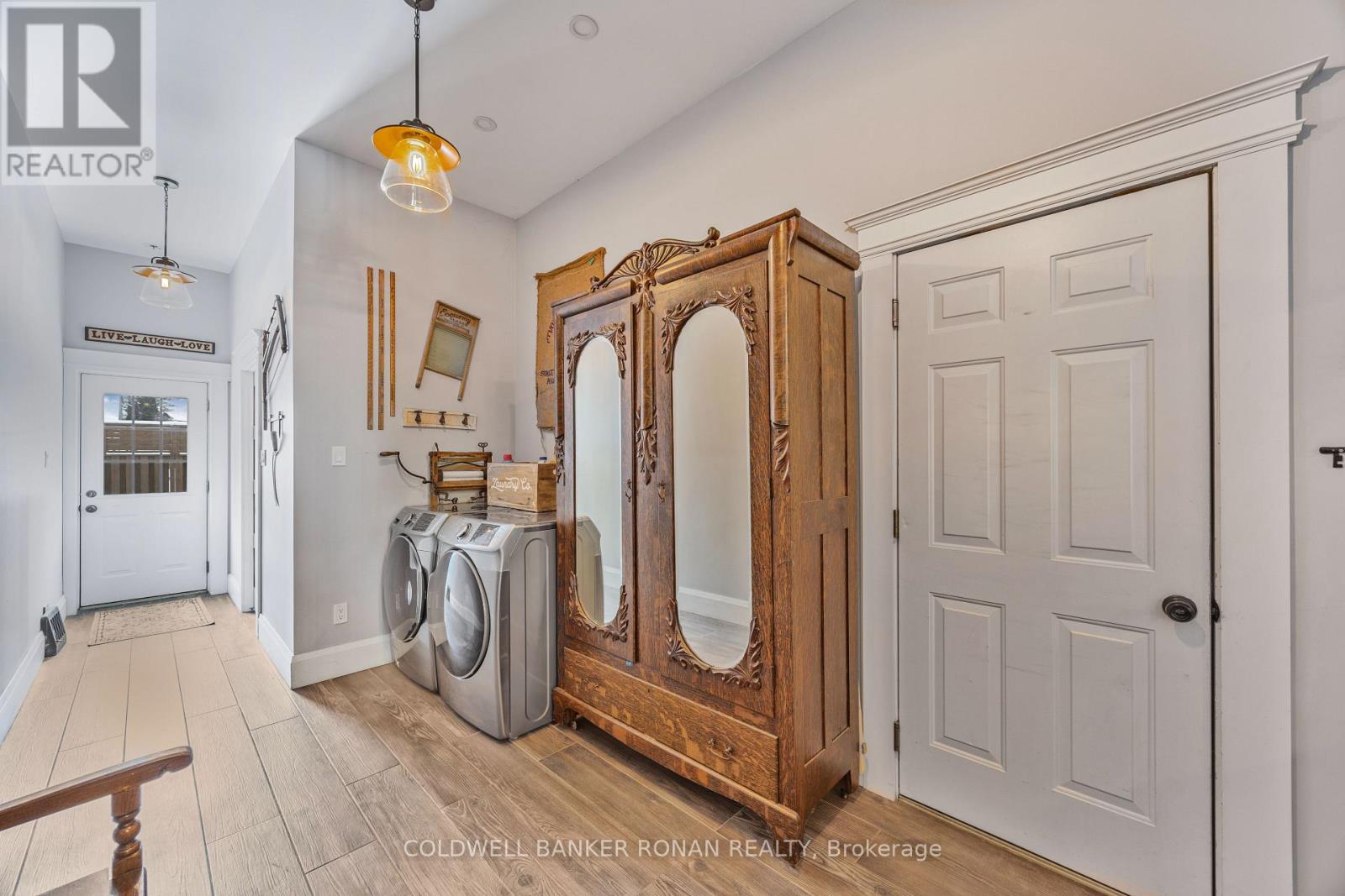 Photo 16 of 54 Nelson Street W, New Tecumseth ON