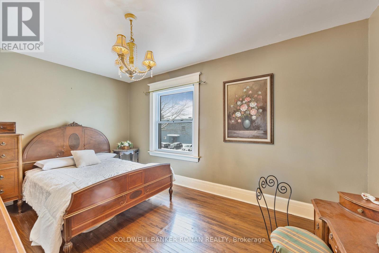 Photo 9 of 54 Nelson Street W, New Tecumseth ON