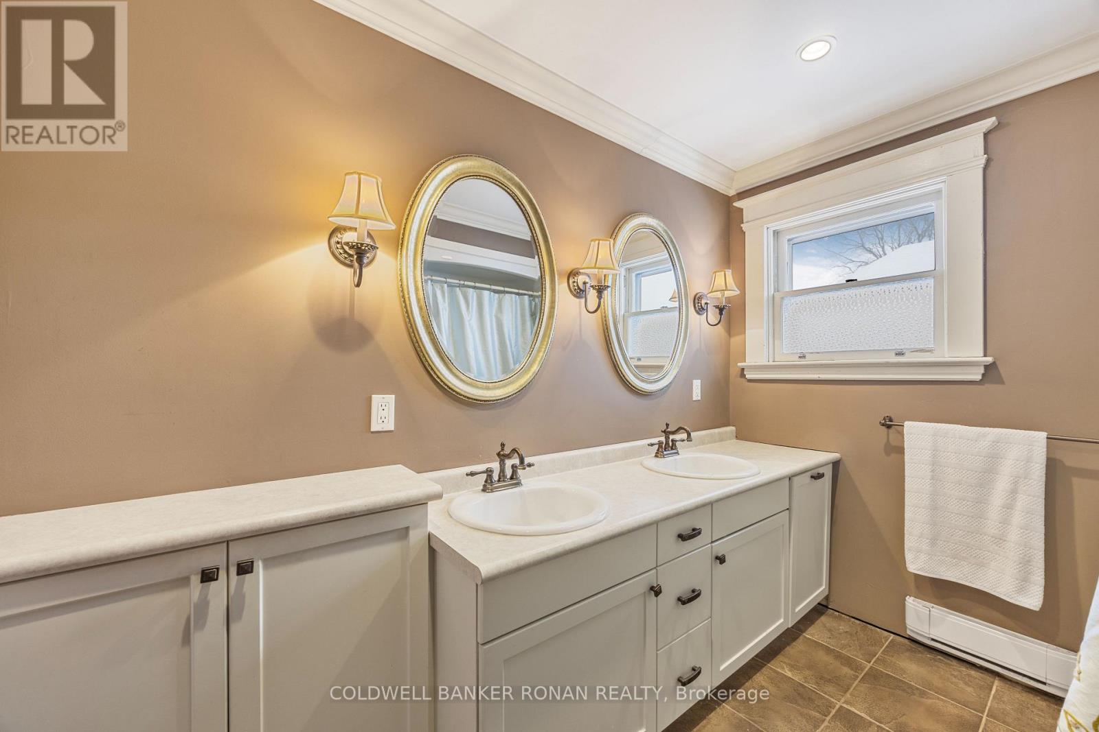 Photo 27 of 54 Nelson Street W, New Tecumseth ON