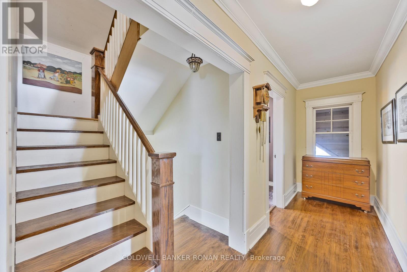 Photo 4 of 54 Nelson Street W, New Tecumseth ON