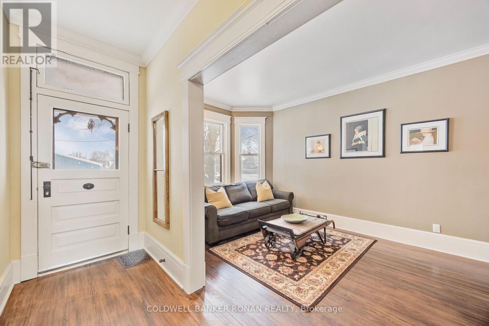 Photo 15 of 54 Nelson Street W, New Tecumseth ON