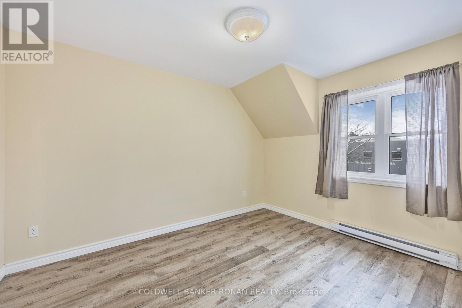 Photo 22 of 54 Nelson Street W, New Tecumseth ON