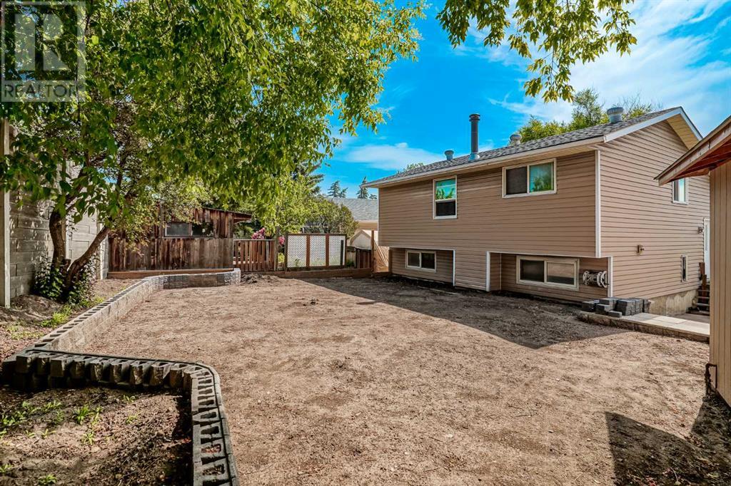 Single Family House 4 Level for Sale in  Radcliffe Place SE Albert Park/Radisson Heights Calgary 