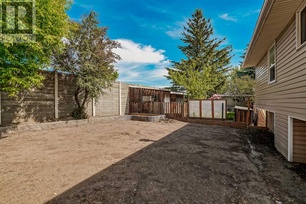 Single Family House 4 Level for Sale in  Radcliffe Place SE Albert Park/Radisson Heights Calgary 