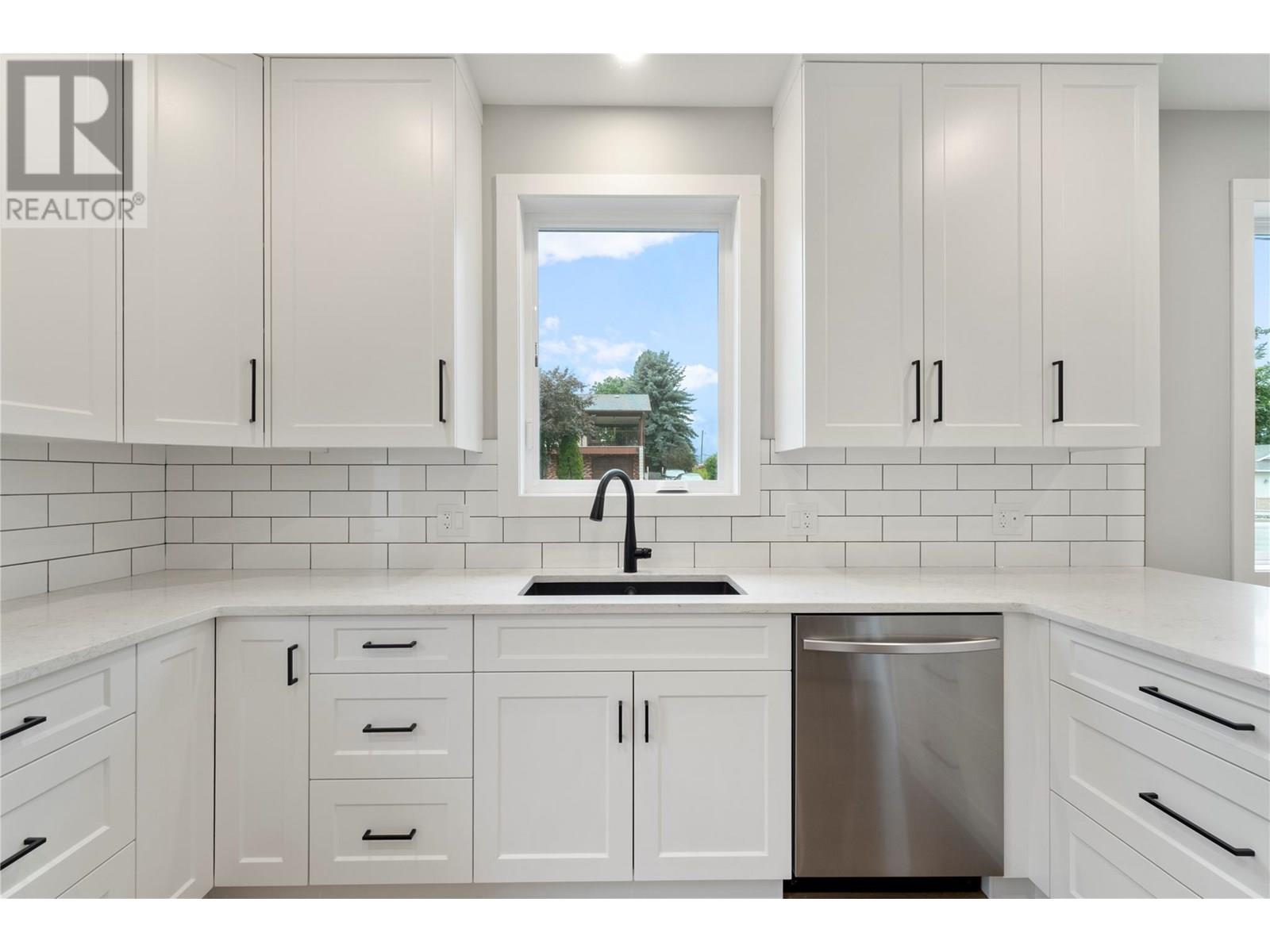 Photo 11 of 1330 10 Street Sw Unit 14, Salmon Arm BC