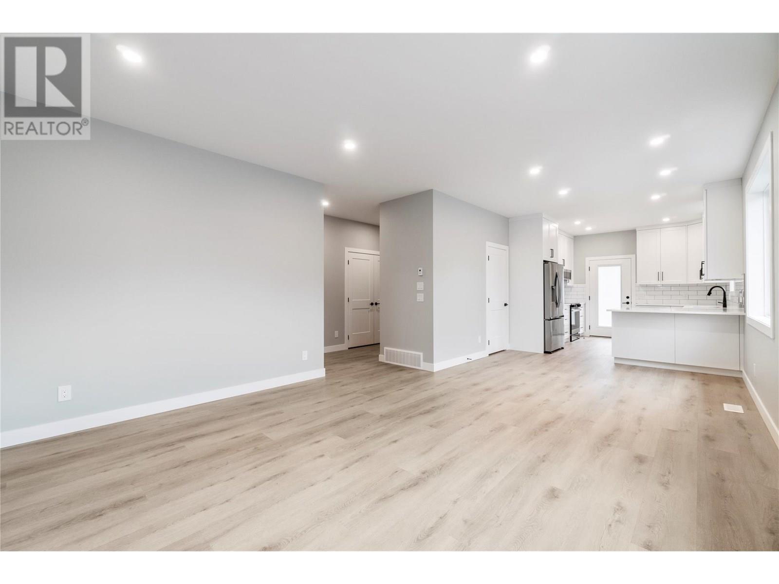 Photo 9 of 1330 10 Street Sw Unit 14, Salmon Arm BC