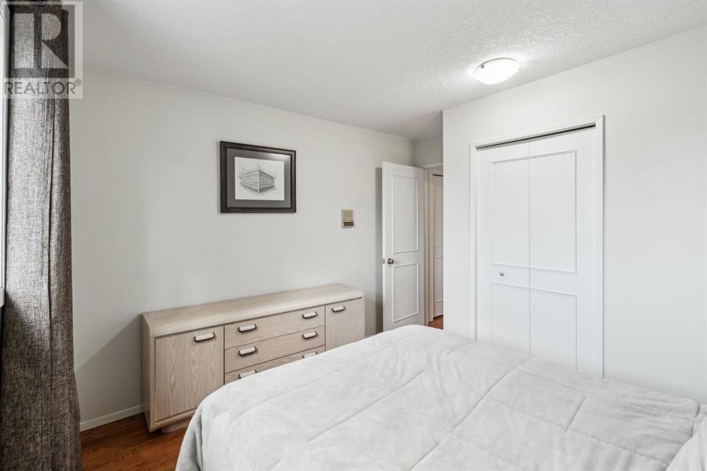 Single Family House for Sale in  Woodbrook Road SW Woodbine Calgary 