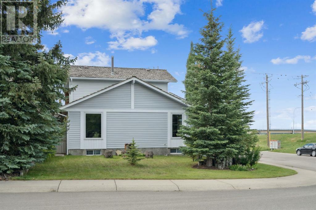 Single Family House for Sale in  Woodbrook Road SW Woodbine Calgary 