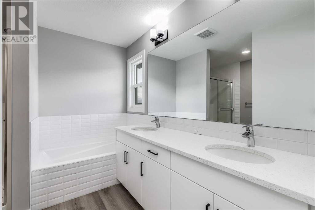 Single Family House for Sale in  Evansfield Gate NW Evanston Calgary 