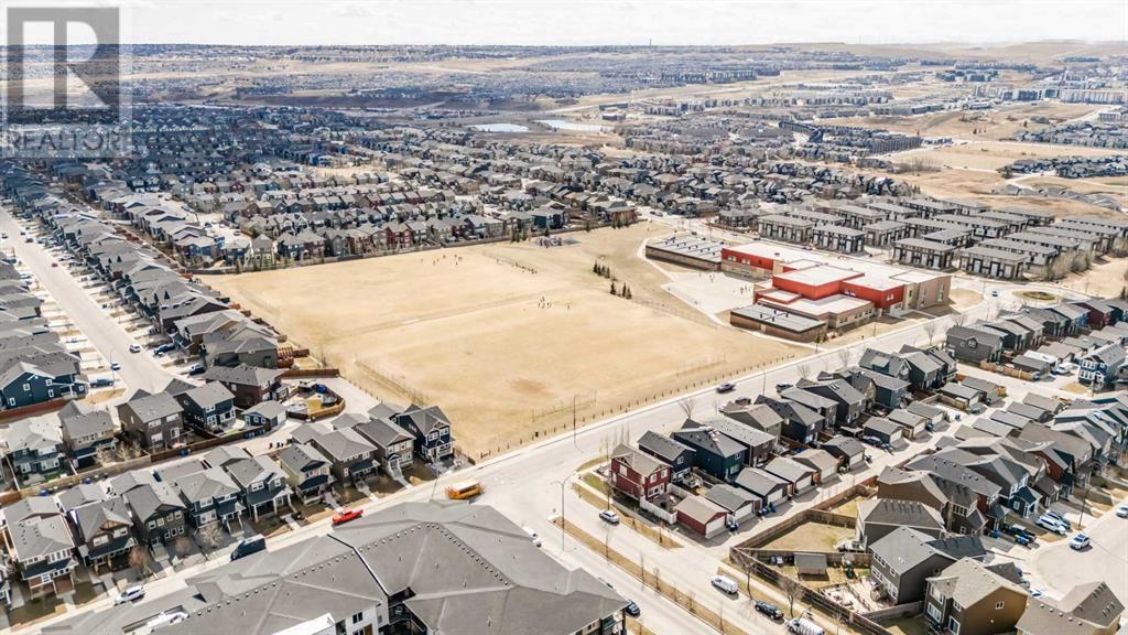 Single Family House for Sale in  Evansfield Gate NW Evanston Calgary 