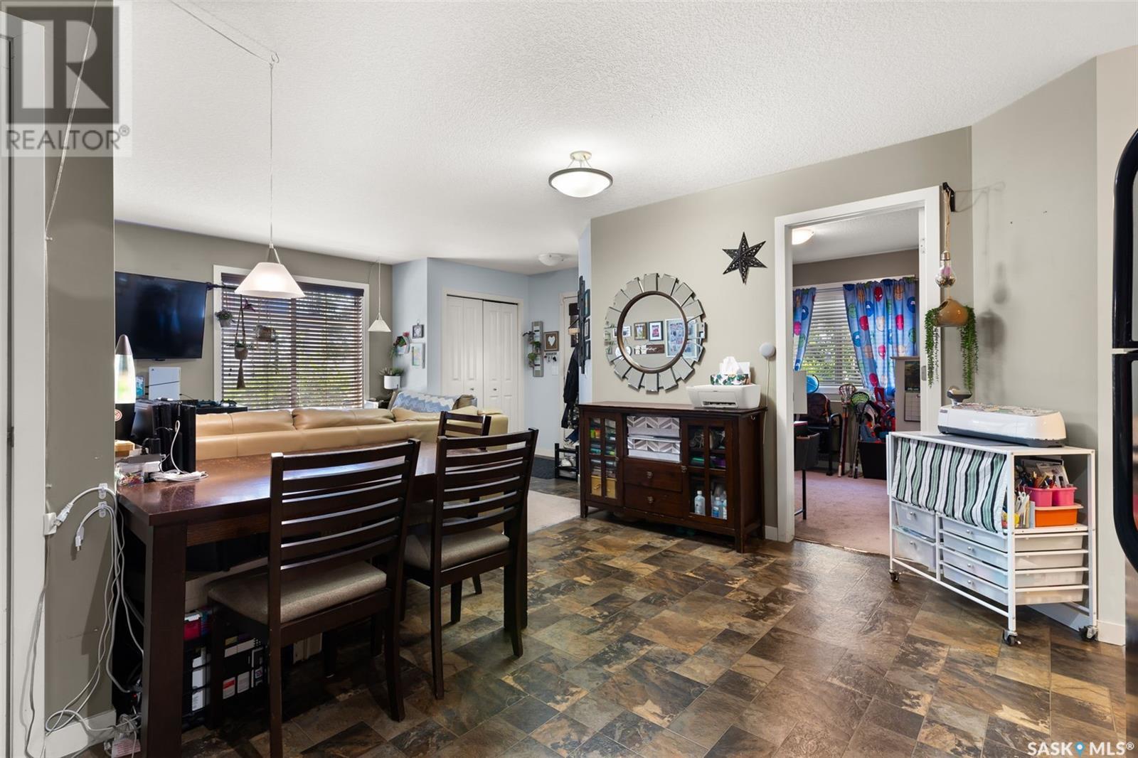 Photo 10 of 27 5019 James Hill Road, Regina SK